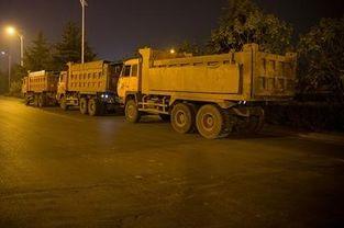 国产渣土车遇险视频大全,视频大全揭秘生死瞬间